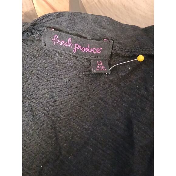 Fresh Produce Black T-shirt V-neck Small Chest Pocket Mother of Pearl Button L - Picture 4 of 10